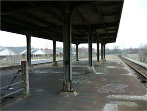 S_BSP-eastplatformlookingeast07.JPG