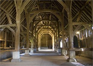 Harmondsworth_Great_Barn_interior_looking_north.jpg