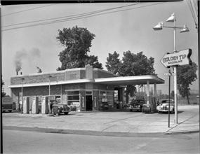 GAS STATION 1941 SHELBY AND RIVER ROADS.jpg