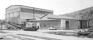 monon_erecting_shop_exterior_356743pu.jpg