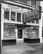 SCHILLERS HARDWARE MARKET STREET 1950.jpg